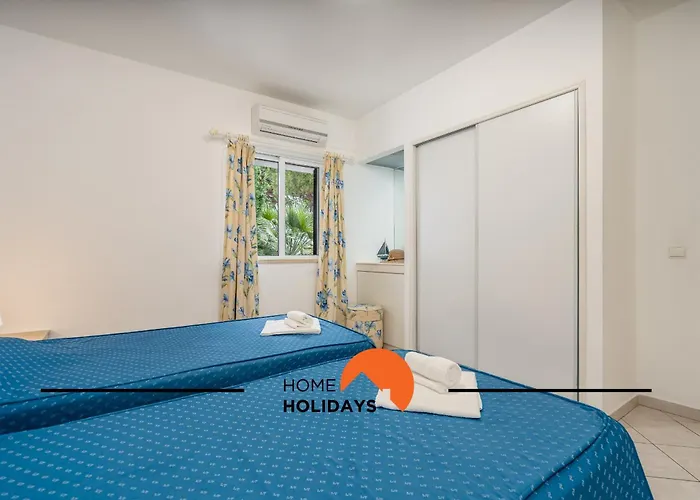 #174 T2 Em Zona Tranquila By Holidays شقة