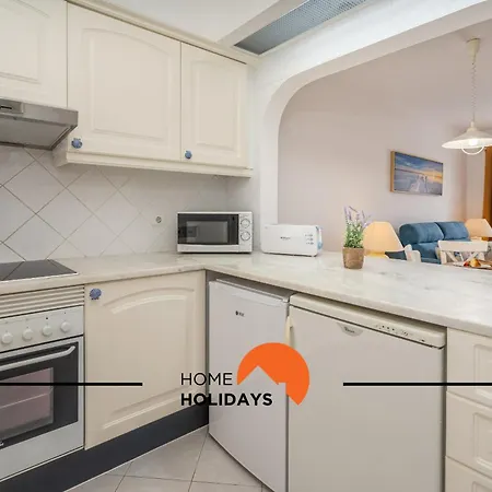 #174 T2 Em Zona Tranquila By Holidays *